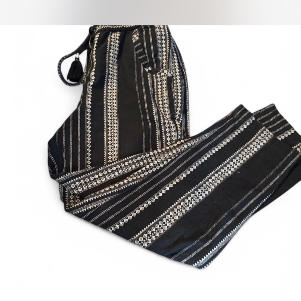 Black and White Striped women Pants